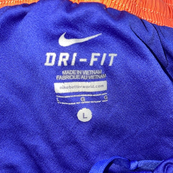 Women’s Nike shorts size L - Picture 3 of 3